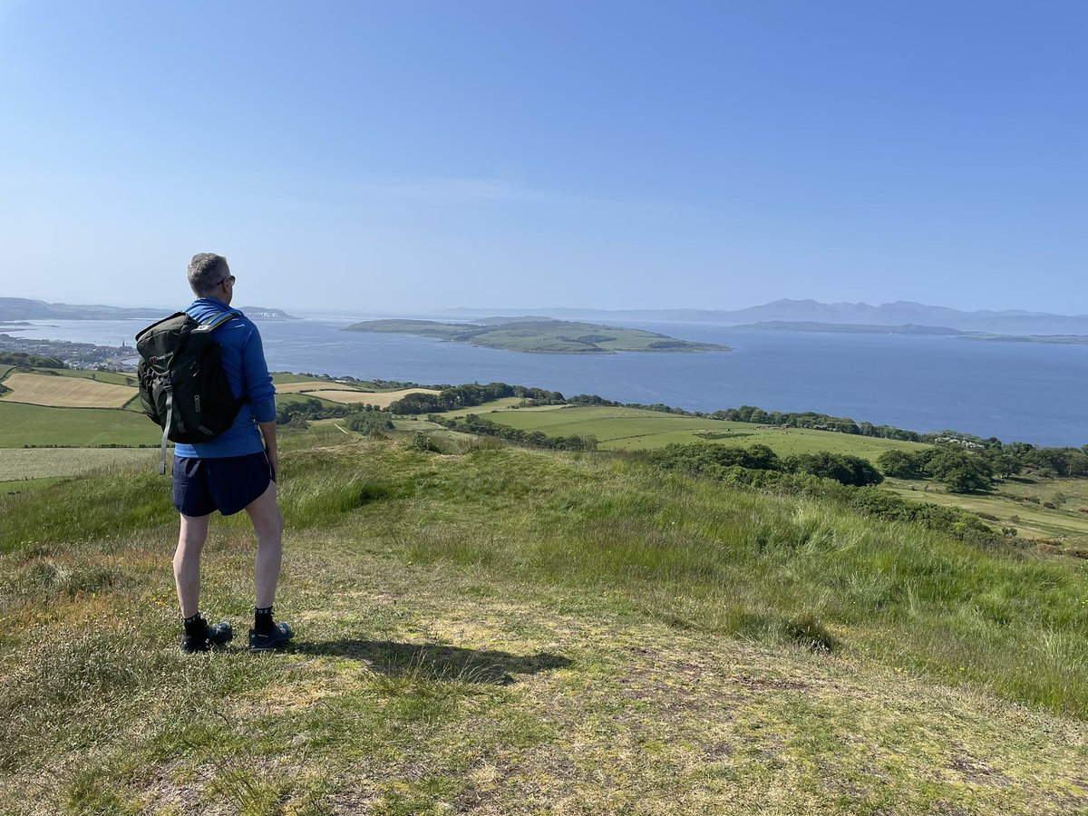 Spectacular view of the Isle of Cumbrae in the Firth of Clyde with Bute in the background from Knock Hill Roman Fort, Largs 🏴󠁧󠁢󠁳󠁣󠁴󠁿🏔️
#knockhillromanfort #isleofcumbrae #bute #ayrshirecoastalpath #hillwalkinginscotland #outinnature #tranquility #scottishislands #largs #firthofclyde