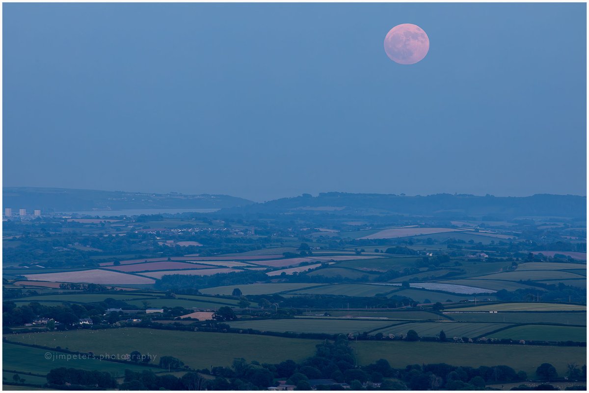 Looe Directory (@looedr) on Twitter photo Strawberry Moon from Caradon Hill Strawberry Moon from Caradon Hill
