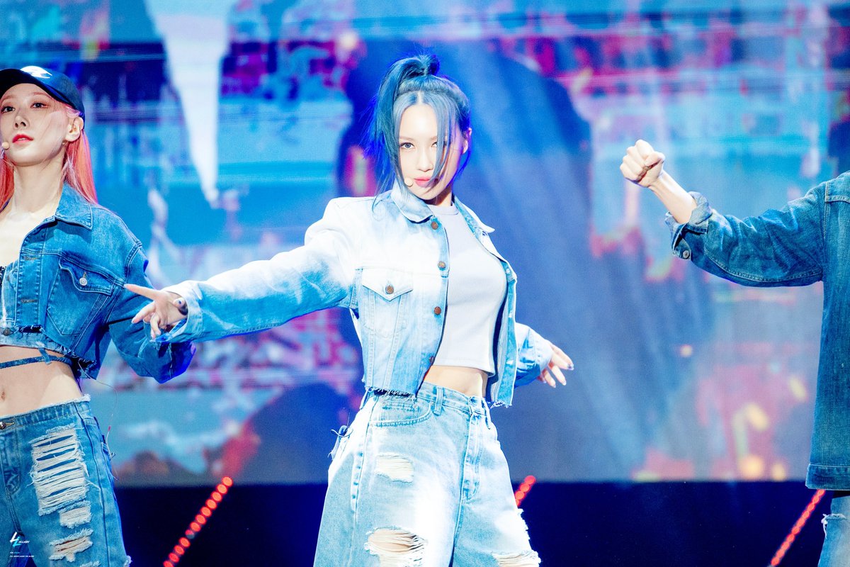 eggyhourly's tweet photo. #SIYEON #시연 https://t.co/v7Kd3wQ3SS