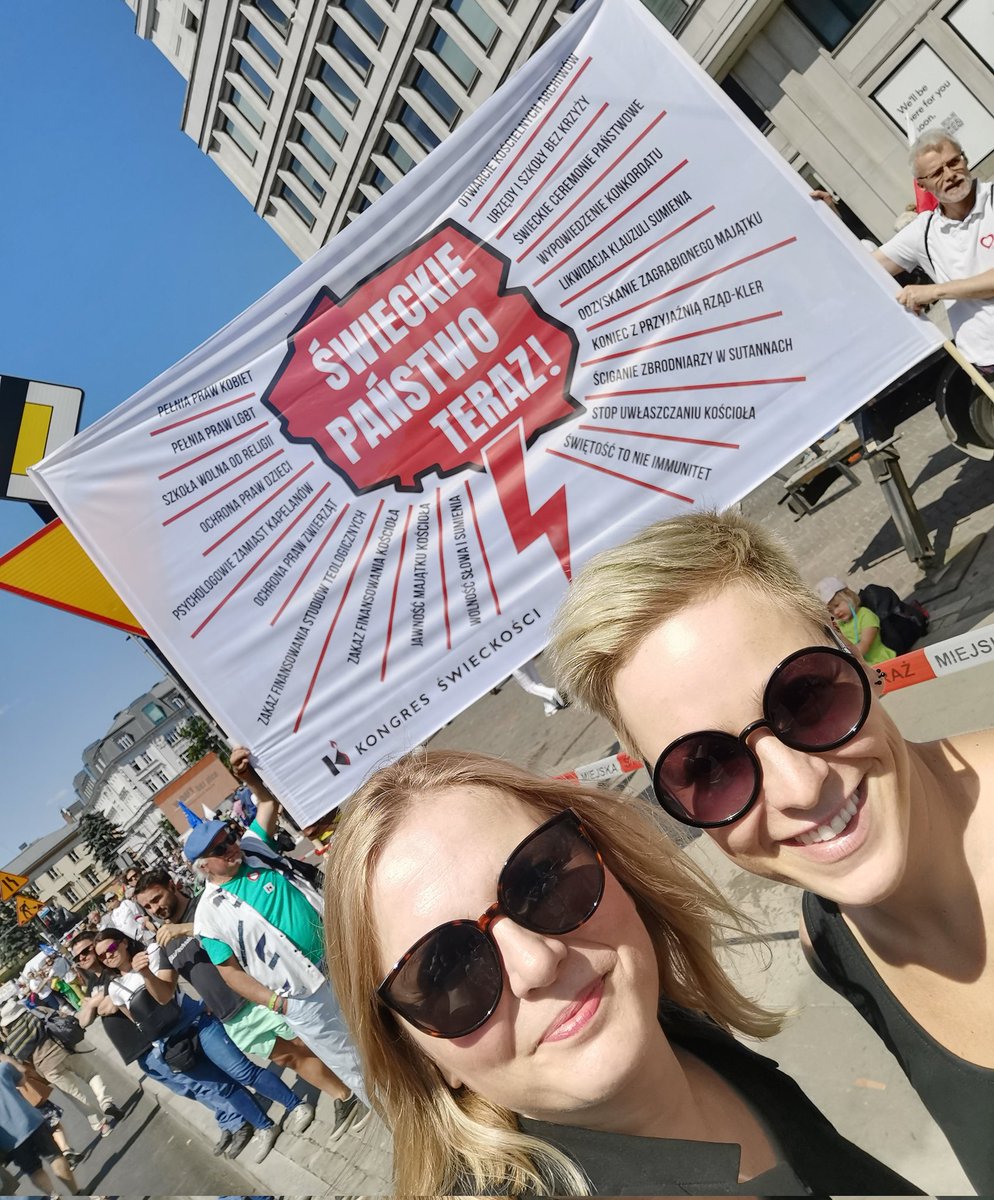 BozenaPrzyluska's tweet photo. Skandowaluście #ŚwieckiePaństwo donośnie jak nigdy dotąd!!! 😍💞#SamePlusy #StrajkKobiet #LGBTtoLudzie #ŚwieckaSzkoła https://t.co/lGxRJrz2NX