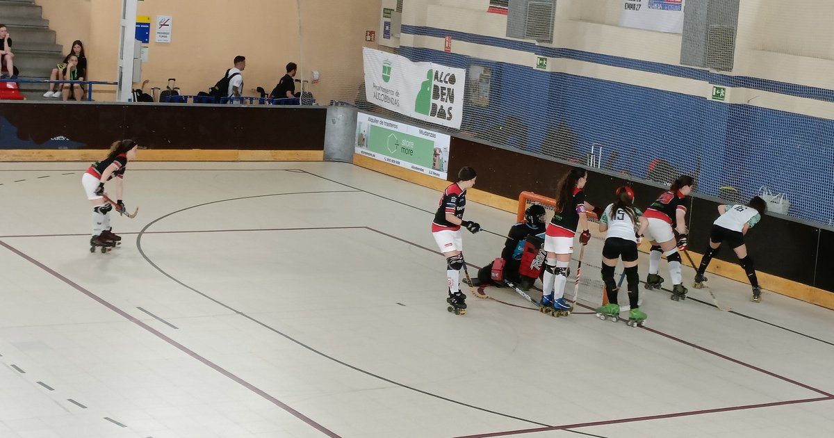 ClubPAlcobendas's tweet photo. #BaseCPA Campeonato de España Sub 17 fem. @gijonhc 3-1 @ClubPAlcobendas. Tras pelear por todo, el equipo termina la temporada en el cuarto puesto nacional. 👏🏼👏🏼👏🏼 #ForzAlco @FMPatinaje @Fundalcobendas @Alcobendas_depo @FedPatinaje https://t.co/FcCBaNMJ81