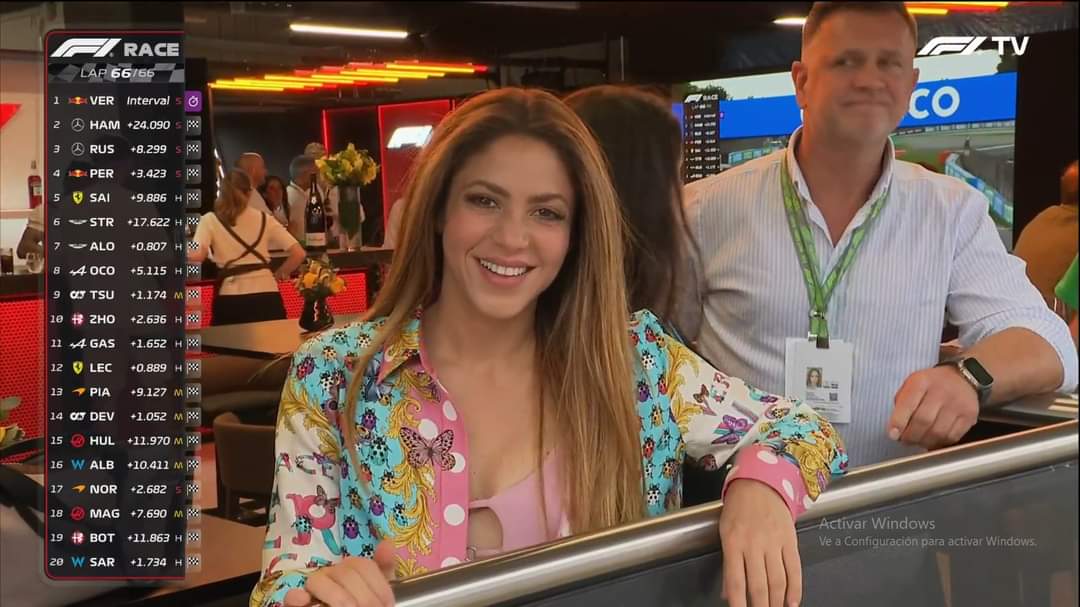 LA MUJERES FACTURAN! 🔥💥

Shakira at #SpainGP! 🏁  #Formula1