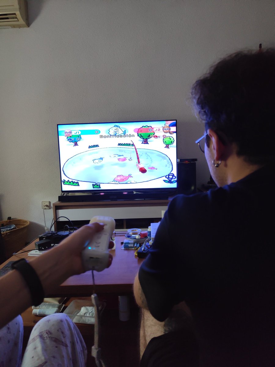 MartitaSparrow's tweet photo. 6 meses y lo celebramos jugando a la wii y a la switch 🤘🏻😂 @Wisoyogui https://t.co/s63PofNKeb