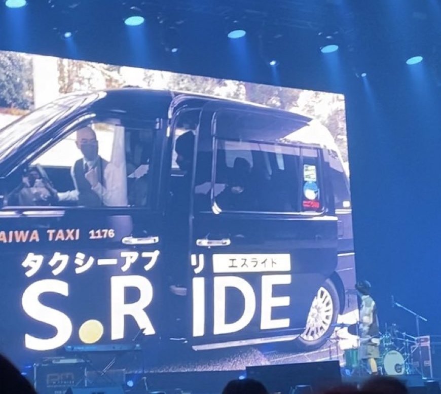 beluvetian's tweet photo. — He said that someone from boc took that pic and basically saved his life by reassuring that its not the end, that he still has people and fans by his side. But he didnt mention who, he just said 'friend'. And that it meant A LOT to him. 

He's alone though🥺

#THEREBORNOFBUILD https://t.co/RDnzocl617