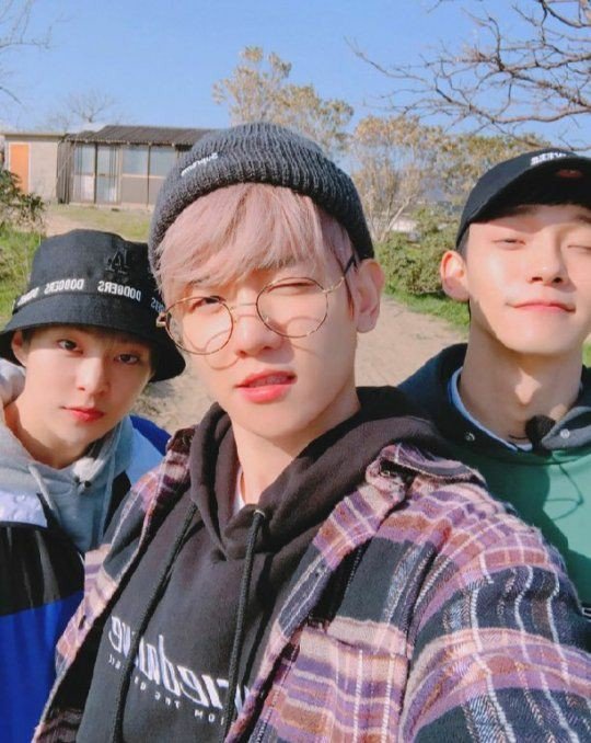 sehun_mellin's tweet photo. JUSTICE FOR EXO CBX

#WeStandWithCBX #WeStandWithChen
#WeStandWithBaekhyun
#WeStandWithXiumin #WeStandWithEXO
#난_엑소말만_믿어 #위아원_엑소_사랑하자
#우린_계속_이자리에 
#내청춘_내가지킨다
#엑소뒤에_항상에리있다 #EXOL #exo #EXOISNINE  @weareoneEXO @layzhang @B_hundred_Hyun https://t.co/efJGZJ2VEc