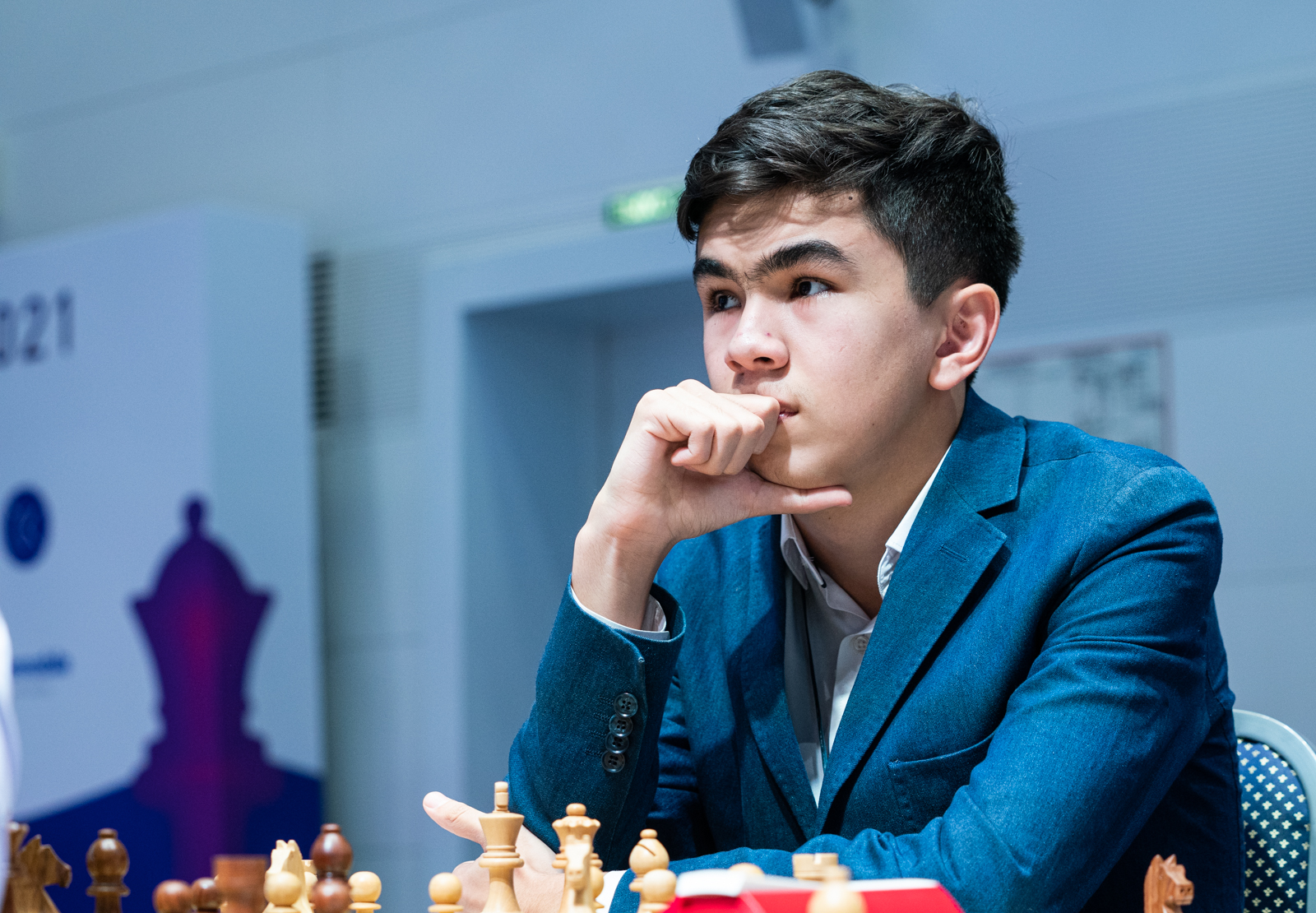 17-year-old Javokhir Sindarov joins the elite 2700+ club with an impressive  7/11 at the 2023 Grand Swiss! : r/chess