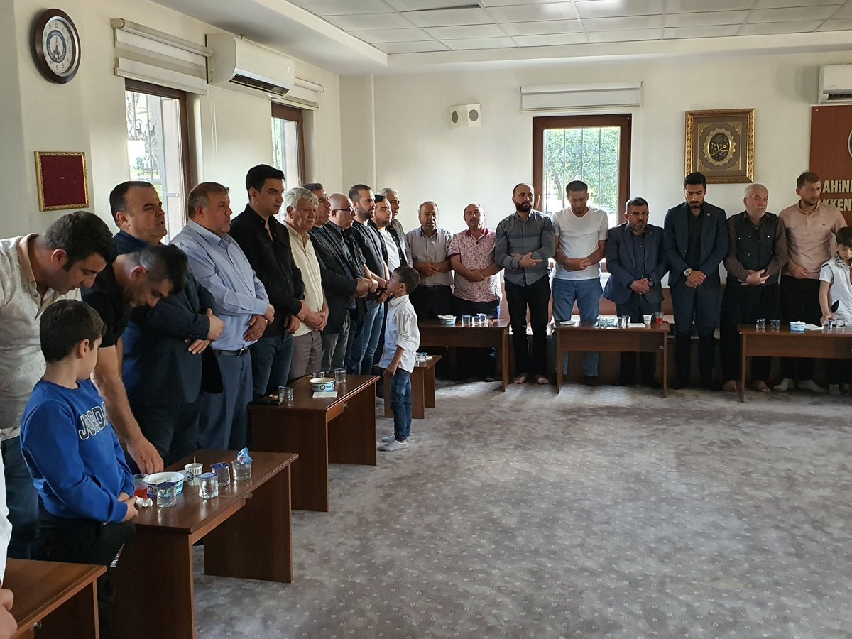 Abdlkadirs27's tweet photo. Yönetim Kurulu üyelerimiz,
Bolge başkanlarımız, ile beraber Gençlik Kolları teşkilat başkanımız 
 @ozdmrfurkan27 Beyin eniştesi harun serin'in mevlid programına katıldık. Rabbim rahmet eylesin mekanı cennet olsun sevenlerine sabırlar diliyorum.

@erkankandemir 
@Hakan_Kahtali https://t.co/x4qzwSumYe