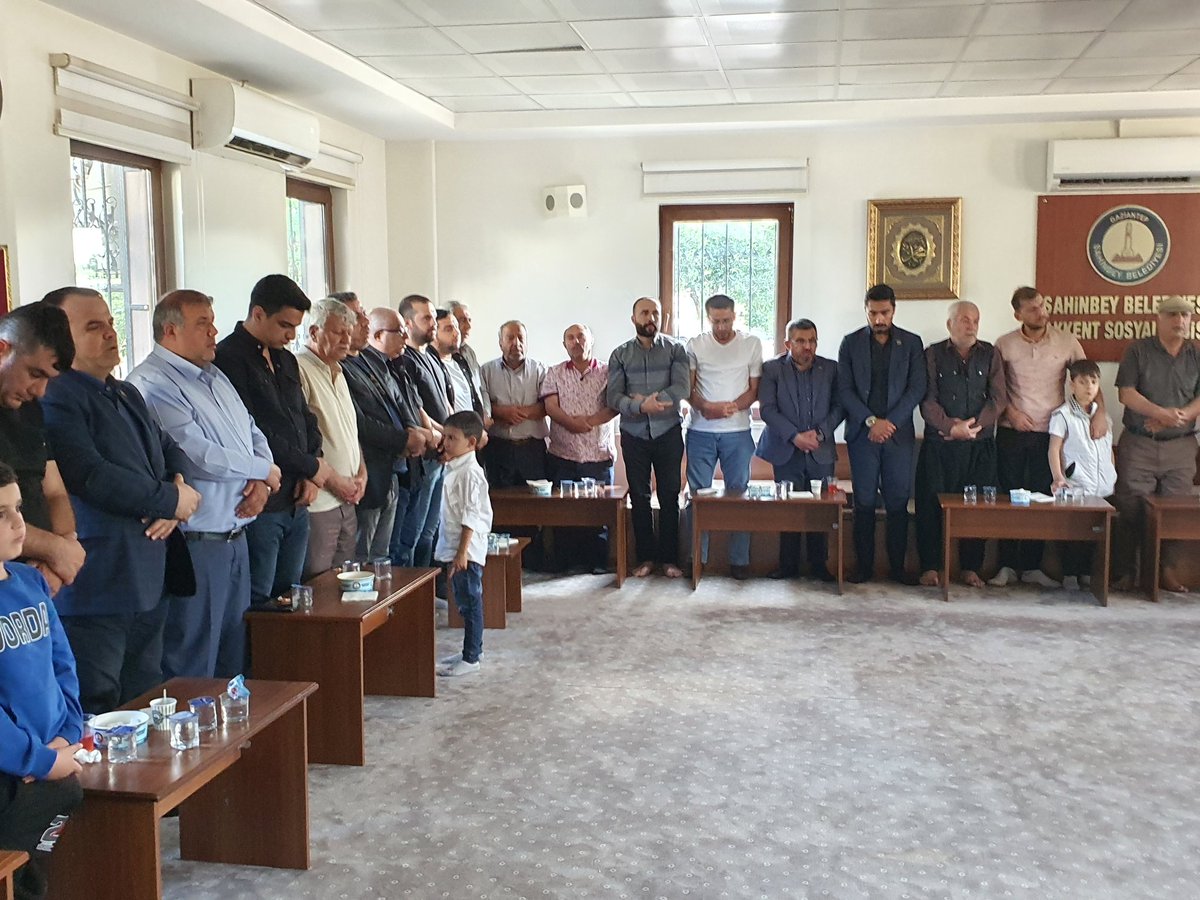 Abdlkadirs27's tweet photo. Yönetim Kurulu üyelerimiz,
Bolge başkanlarımız, ile beraber Gençlik Kolları teşkilat başkanımız 
 @ozdmrfurkan27 Beyin eniştesi harun serin'in mevlid programına katıldık. Rabbim rahmet eylesin mekanı cennet olsun sevenlerine sabırlar diliyorum.

@erkankandemir 
@Hakan_Kahtali https://t.co/x4qzwSumYe