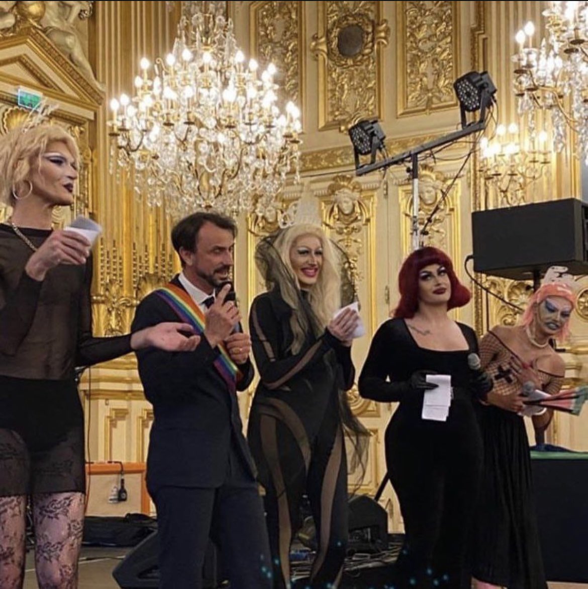 theo_amsaadi's tweet photo. Nous ne devrions pas considérer l’orientation sexuelle de la personne. Nous devrions y être indifférents, autant vis à vis d’un hétérosexuel qu’avec un homosexuel.

Ce communautarisme est encouragé par une élite qui ne cherche pas à rentrer dans la société mais à s’y démarquer. https://t.co/uzIkW2K3dA