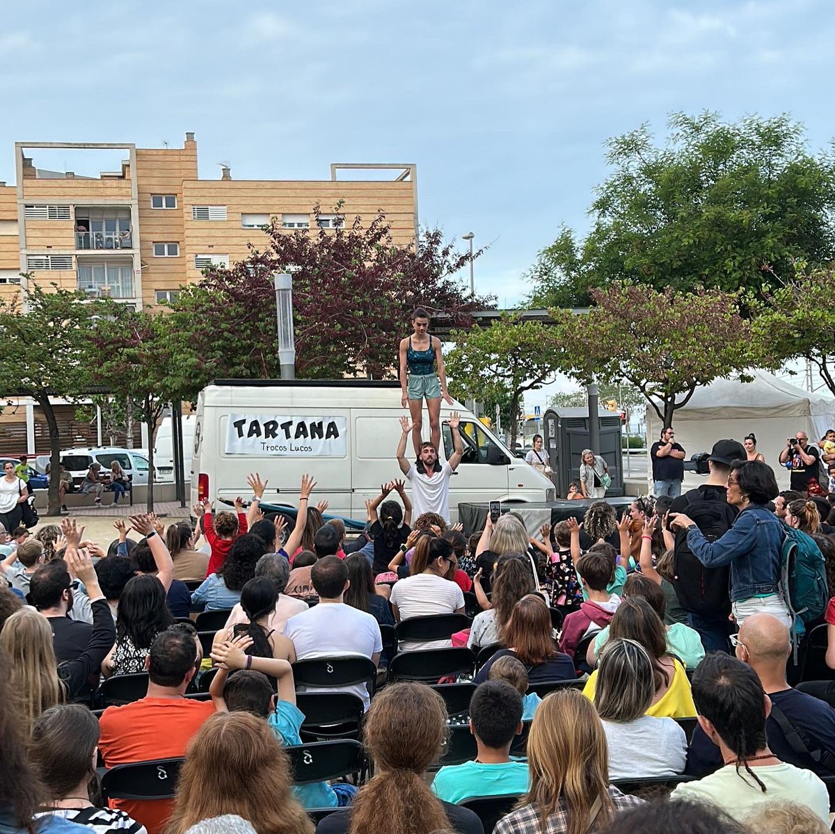 curtcirckit's tweet photo. Segon dia apropant el món del circ a Montgat! 🎉🎪🤹🏻♀️🤸🏽
Ens has visitat? Explica’ns què t’han semblat els espectacles de la jornada als comentaris!
I recorda que aquesta tarda a partir de les 18:45h us esperem al Parc del Tramvia amb les últimes actuacions del #curtcirckit23 👍🏽 https://t.co/rOYhNizRum