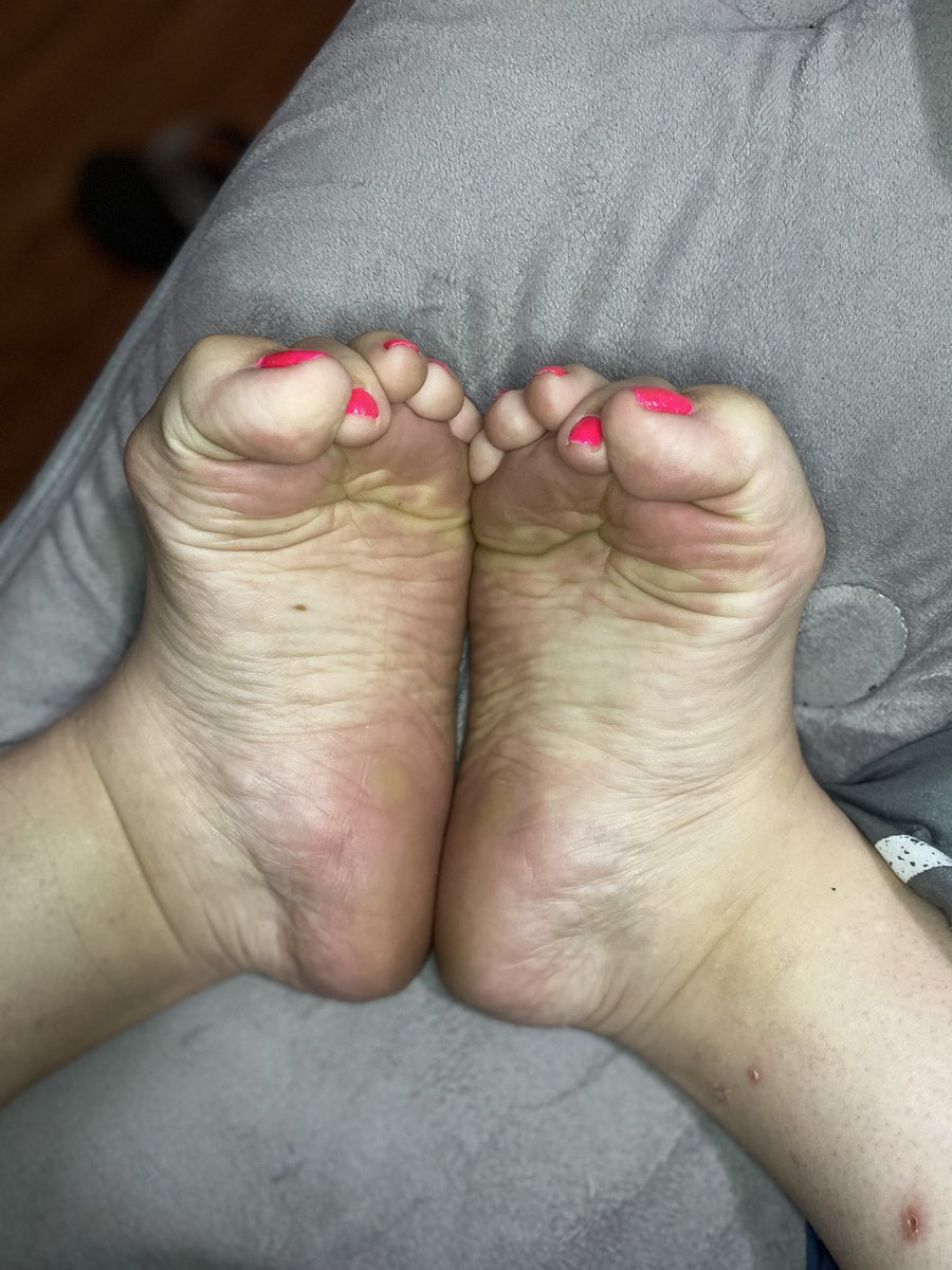 ToetallyKate's tweet photo. Happy sole Sunday my lovelies ❤️❤️ #solesunday #bbw #feet_lover #footjob #bbwqueen #footqueen #bbwfeet #feetpic https://t.co/b7SNvyNuQL