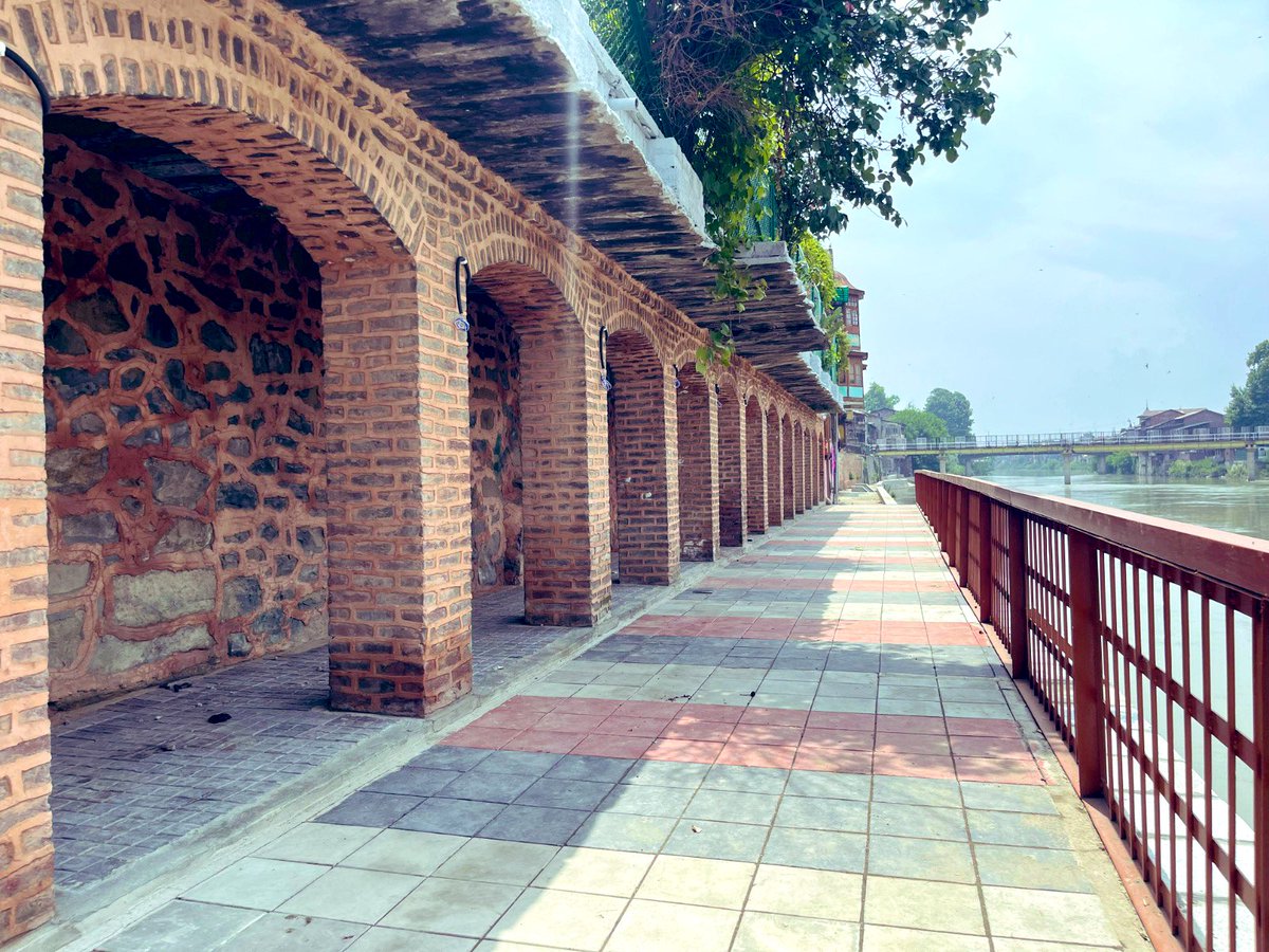 AtharAamirKhan's tweet photo. Restoration&amp;Conservation of heritage Ghats on River #Jhelum in the old city being done under #SrinagarSmartCity Project. Work on 19 Ghats nearing Completion.This is an effort to restore these important. public spaces, reconnect city with the river&amp; build infra for water transport https://t.co/agwq2G6s6p