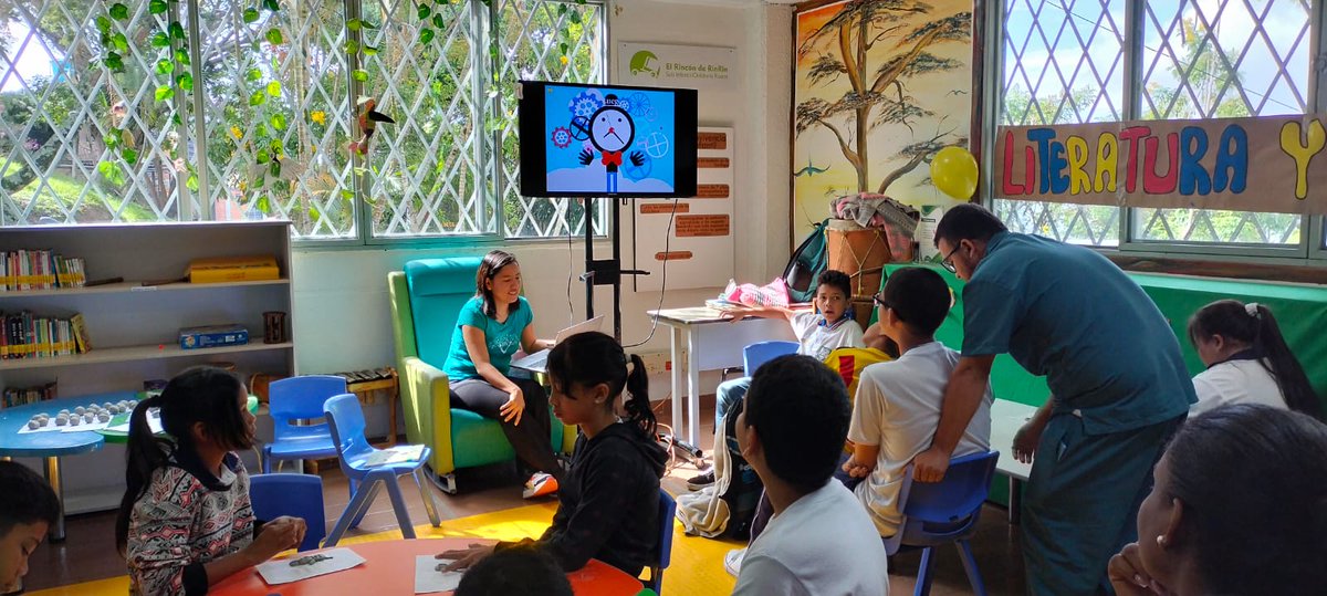 jprodriguezcaro's tweet photo. #literatura, #robotica y #artesplasticas hicieron parte del Encuentro Expericienciaa #STEM de Instituciones Educativas @Educacion_Cali Comuna 1 como estrategia para fomentar la #creatividad e #imaginacion entre los estudiantes @Liliwaka1 @CSOIntl @RedSTEMLatam @educoas 🤖📚🖍 https://t.co/B6ND2YyfYD