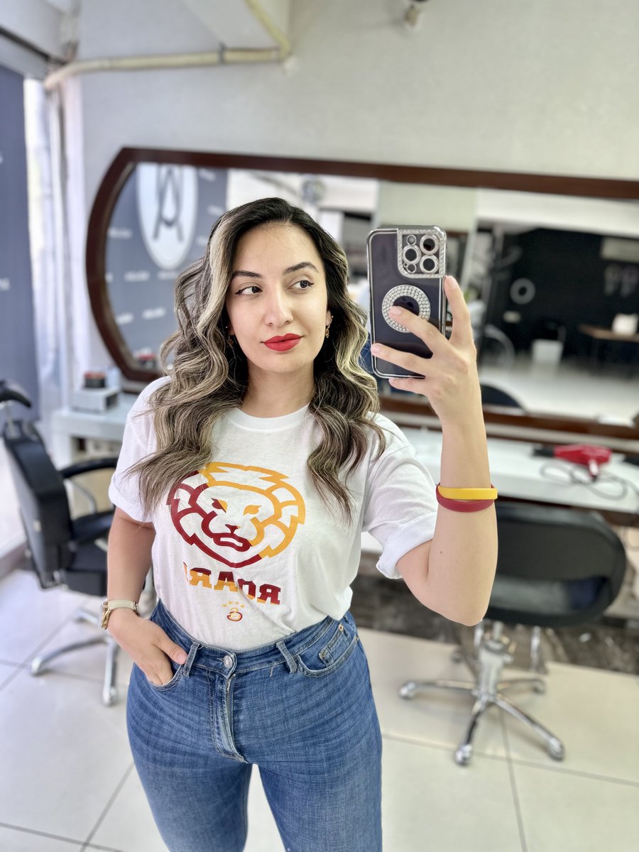 KuyucuEda's tweet photo. Yılın en keyifsiz ama bir o kadar da zevkten dört köşe karşılaşmasına hazır mıyız? 💛❤️❤️‍🔥🏆 #Galatasaray #BugünGünlerdenGALATASARAY #SampiyonGalatasaray #sampiyoncimbom #selamdur @GalatasaraySK @gsarayruhu1905 https://t.co/3B7GaEQhJU