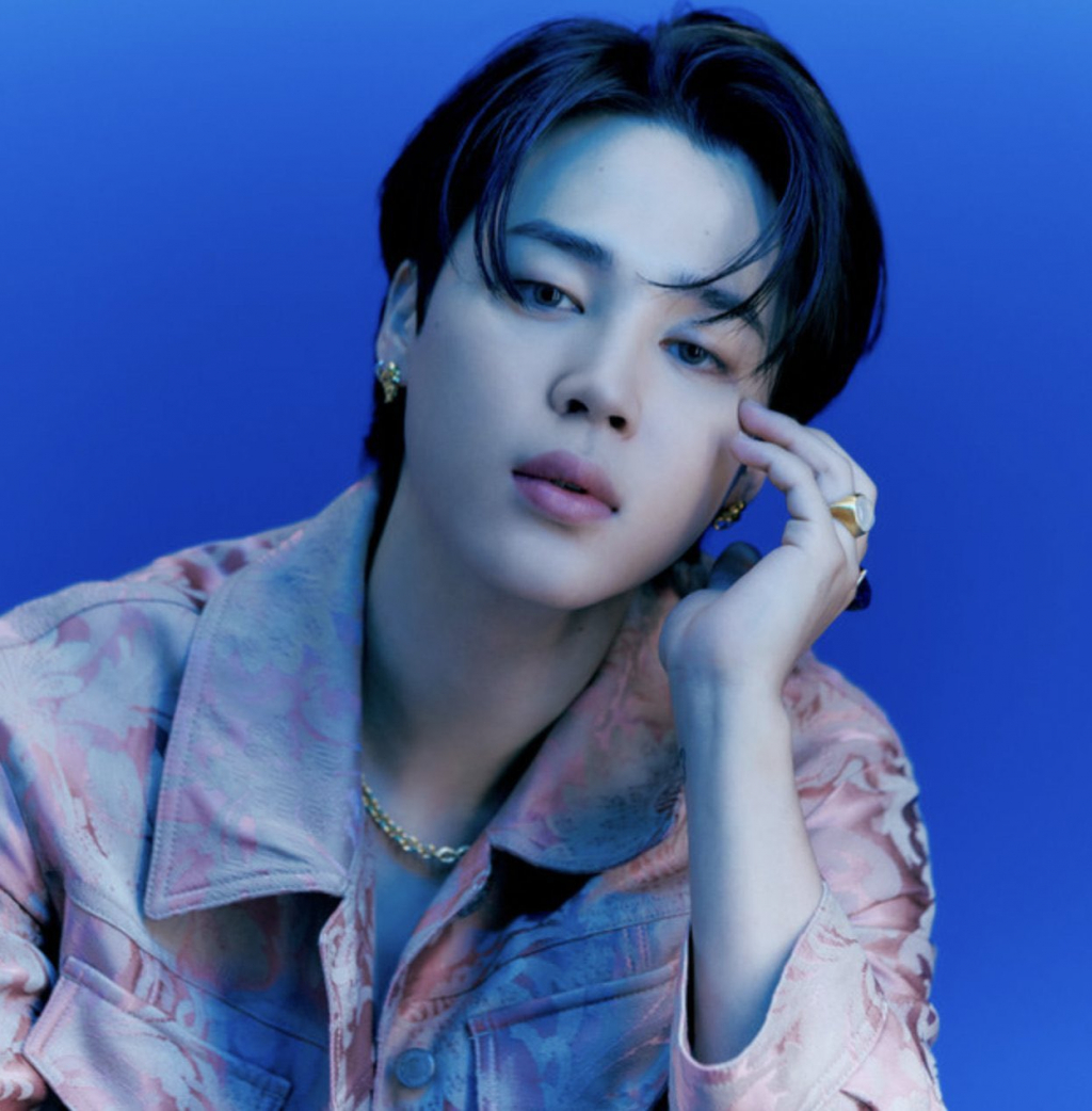 WORLDMUSICAWARD's tweet photo. 10 years ago #Jimin was introduced to #BTS! He has come so far, paving the way, becoming the 1st K-Pop Soloist in history to debut atop the #Hot100 & enter the top 2 of Billboard's Top 200 Albums chart! Happy 10th Anniversary to the super talented & sweet Jimin!
👏👨‍🎤🎂🔟🔥👑💜
#10YearsWithJimin
#HistoryMakerJimin