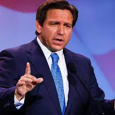 rloewe65's tweet photo. If you believe that neither Ron DeSantis or Donald Trump should be president, we need to follow each other. I will follow back.
It's time to stand up, make ourselves heard, and fight back. https://t.co/F34Saw9RHV