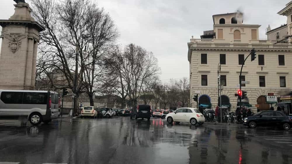 #Meteo a Roma: piogge e temporali, allerta della protezione civile dlvr.it/Sq7WNf