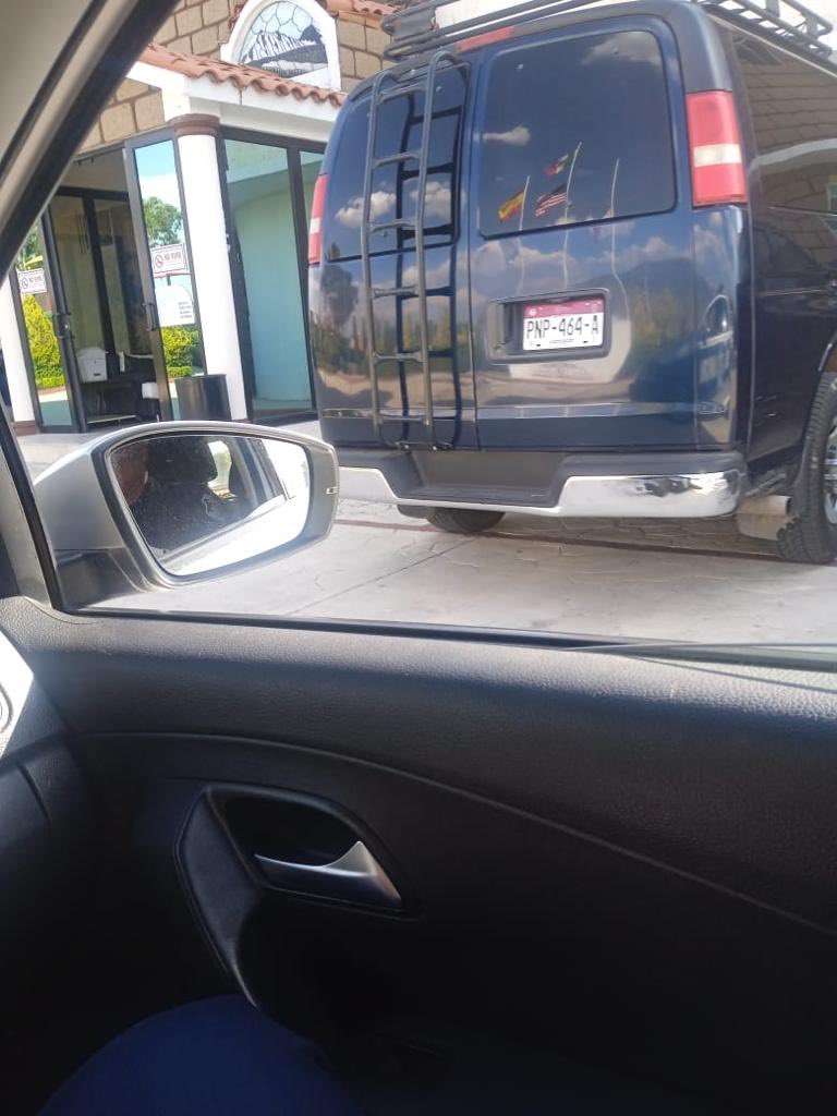 Un grupo de más de 70 simpatizantes morenistas identificados con el secretario general de gobierno de Michoacán, Carlos Torres Piña, fue detectado por el equipo de campaña de la alianza y sitiado por la policía en un motel del Estado de México.