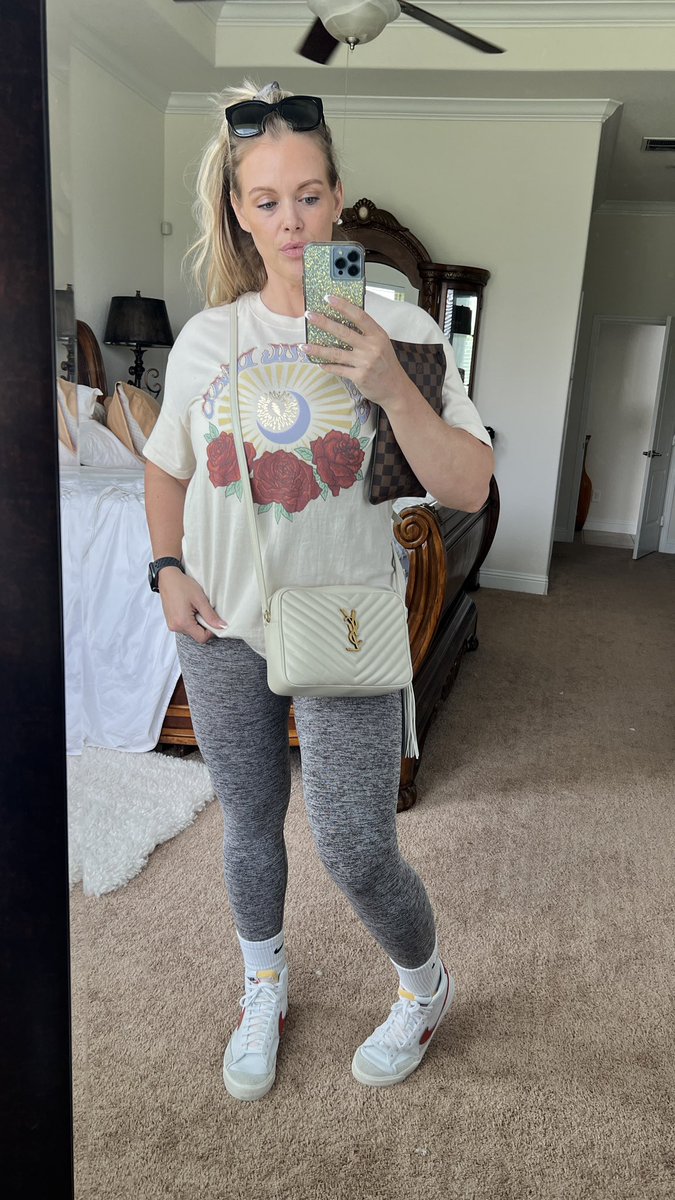 ElishaLyn Fit™️💎👠♑️ tweet media