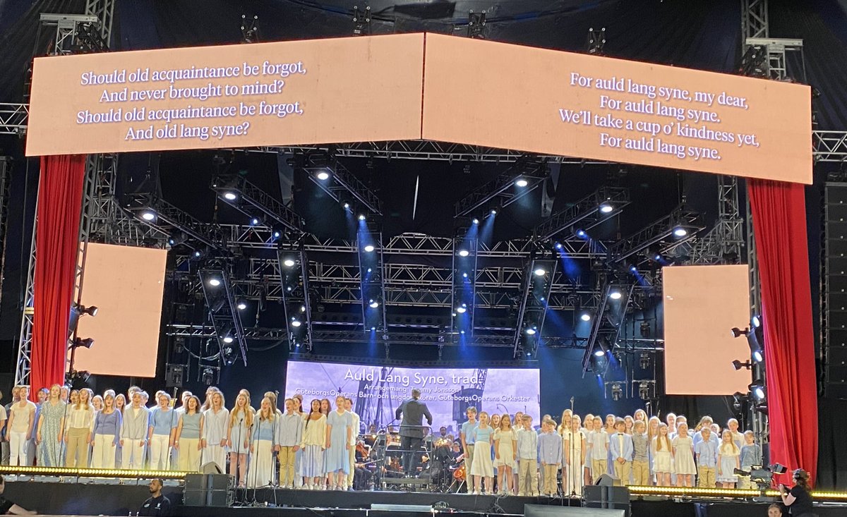 IEAmbSweden's tweet photo. Happy 400th Birthday Gothenburg! Auld lang syne as a symbol of openness to the West and beyond. Thank you for the warm Göteborg welcome! #göteborgstad https://t.co/7dDPcyOGbV