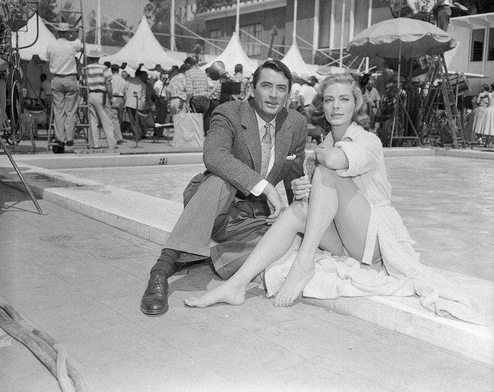 Lauren Bacall and costar Gregory Peck pose by the pool at The Beverly Hills Hotel, where they filmed their 1957 film Designing Woman.

#LaurenBacall #GregoryPeck
CREDIT: Vintage 
Hollywood Nouveau @ FB