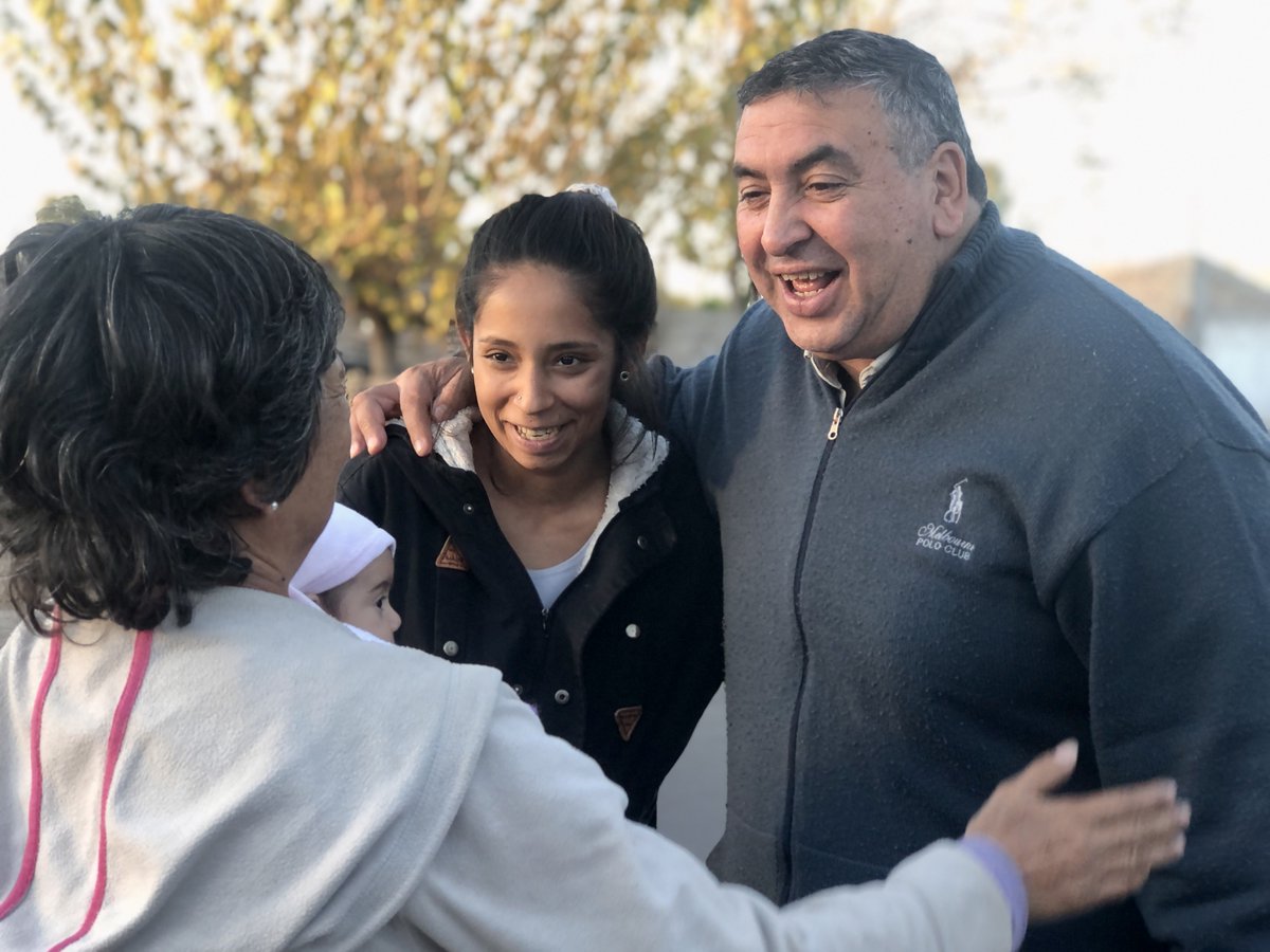 FabianOsoTello's tweet photo. En el B° San Francisco de #ElPlumerillo nos encontramos con gente trabajadora, que pone todas sus ganas para salir adelante. Y que necesita volver a confiar en su municipio, que el sentido de pertenencia sea compartido y respondan a las necesidades de su comunidad #OsoTello2023 https://t.co/azukL3toMg