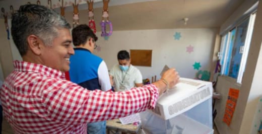 cadenapolitica's tweet photo. "Ejerciendo mi derecho al voto en compañía de mi familia. Vivamos una jornada electoral de paz y demostremos nuestro amor por nuestro querido #Edomex ", @davidsanchezi al ejercer su voto
en #Coacalco 
#CadenaInforma #EleccionesEdomex #FelizDomingo
#VOTA4deJunio #Elecciones2023 https://t.co/N6ex267TXO