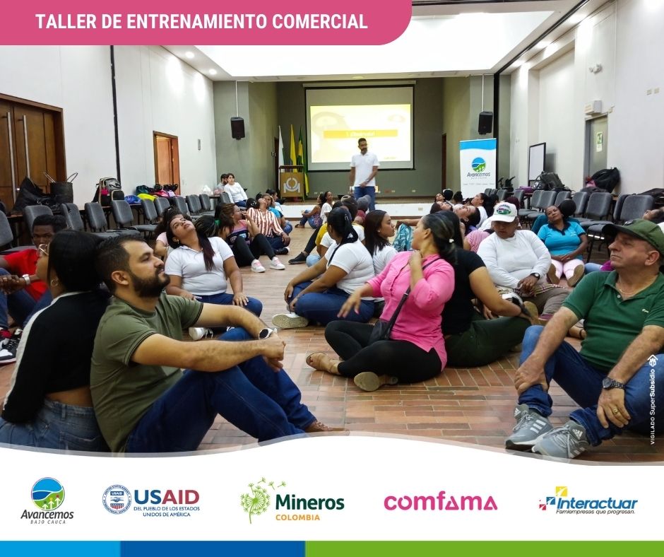 AvancemosBC's tweet photo. #TalleresABC | La felicidad de los empresarios, agroempresarios y emprendedores del #BajoCauca expresada en las fotografías de nuestro Taller de Entrenamiento comercial con @Franlazarocoach no tiene precio. 😍👌

@USAID_Colombia @Comfama @Mineros_sa https://t.co/Mbtmpsak4x