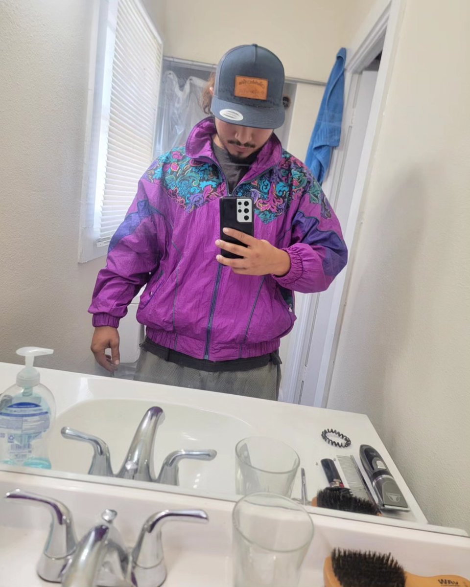 I hadn't actually put this thing on since I bought it... but this retro windbreaker is baller af