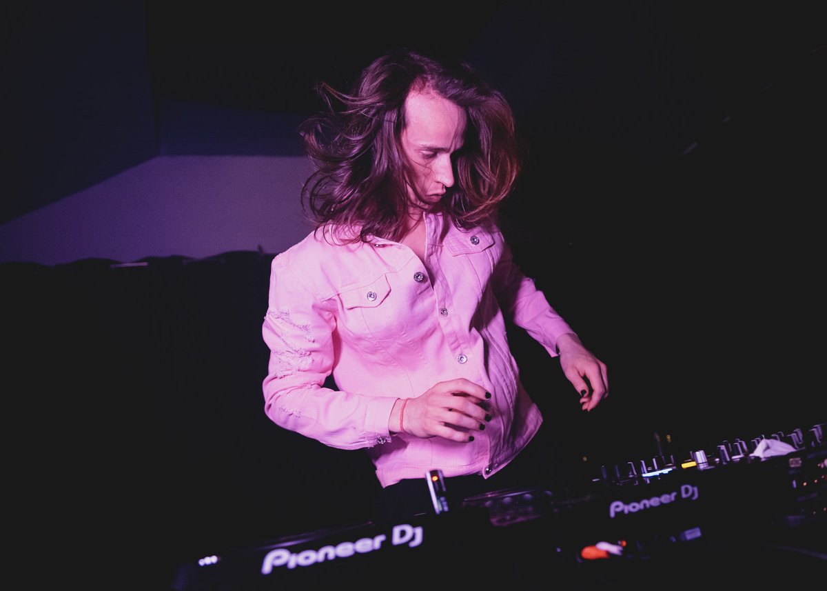 Dropunitmusic's tweet photo. Some photos from the show last weekend! Such a great time!

Photos: @arnomatz https://t.co/mxXUa78Lm1