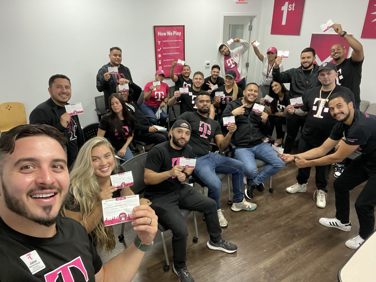 HQ Team COMMITTED to create MAGENTA MOMENTS 🩷 UNITE SERVICE & SALES to create customers for LIFE 🔥 #BEST