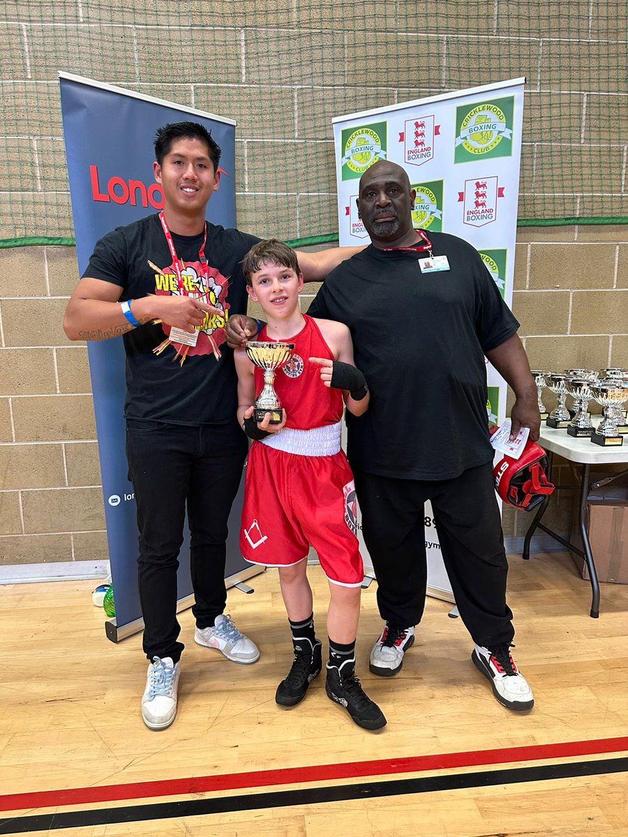 AllStarsBoxing's tweet photo. WINNER: Talented junior boxer Arbion put on an impressive display of boxing to win his bout by unanimous decision 🥊
@ActiveWCC @QPCouncil
#juniorboxing #boxing
#bout #winner #youthboxing #amateurboxing #allstarboxinggym #boxinggym #amateurboxingclub https://t.co/8Rb4xCU0KO