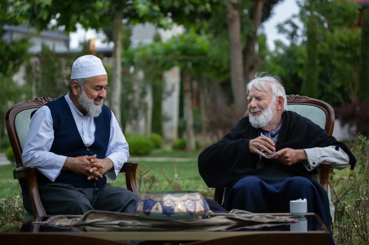 İki güzel büyüğümüz 

🌹 Hattat Hüseyin Kutlu
🌹 Prof. Dr. Sâdettin Ökten