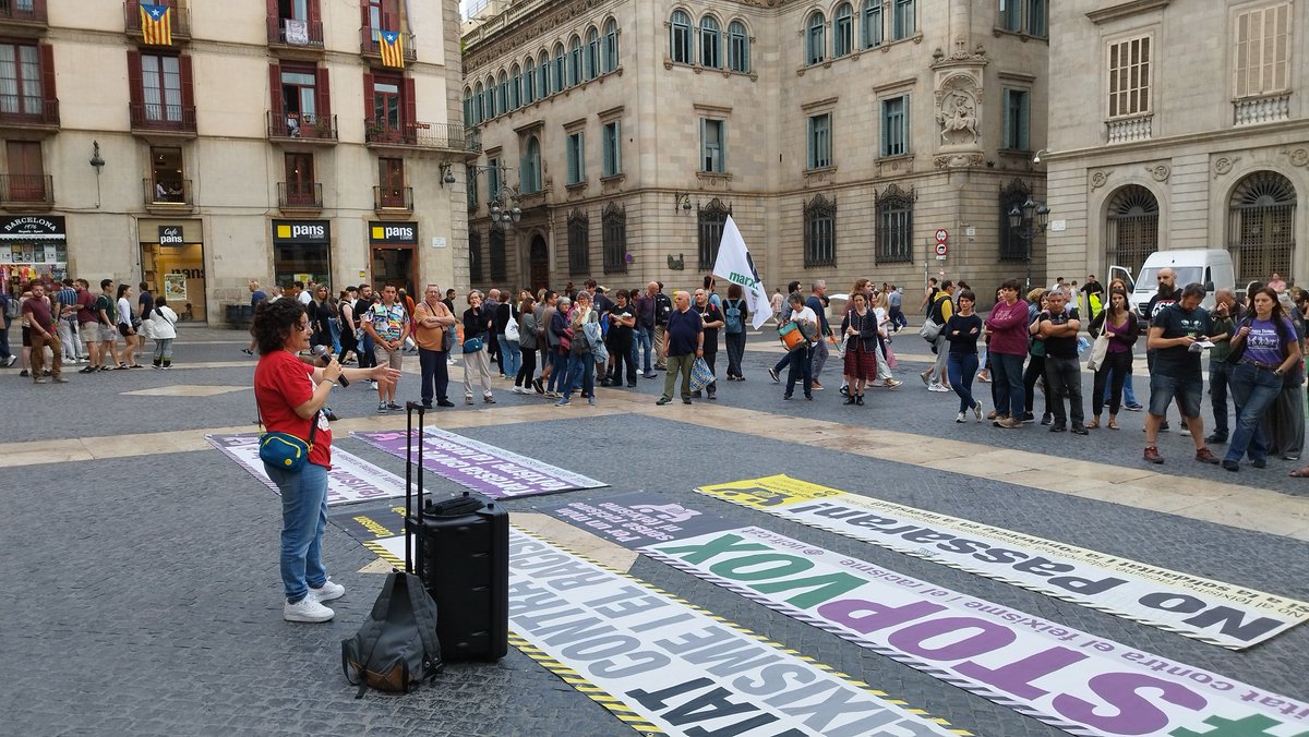 Marx21Cat's tweet photo. Som a l'acte a Barcelona d'@UCFRcat davant la pujada ultra el 28M.
Cal:
⬛ estendre la lluita unitària contra l'extrema dreta; i
⬛ construir una esquerra anticapitalista, centrada en les lluites des de baix, no les institucions.
#StopVOX #StopIdentitaris
https://t.co/F0XIs0PtFk https://t.co/1h4Yl0fuFh