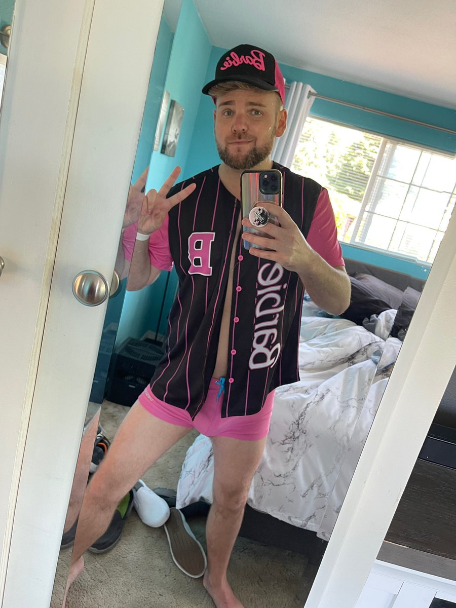 RockStrJC's tweet image. 🎶 I’m a Barbie girl 🎶