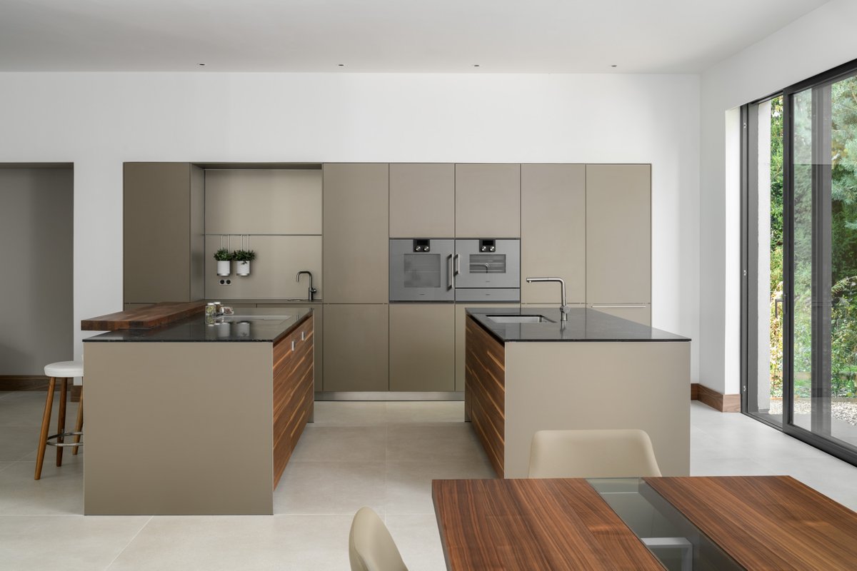Preview of recent #bulthaup project in suburban Edinburgh. Full project details coming soon. #bulthaupb3 #homedesign #kitchendesign #kitcheninspiration #modernkitchen #zacandzac @CaesarstoneUK @BORAGmbH @gaggenau @quookeruk
