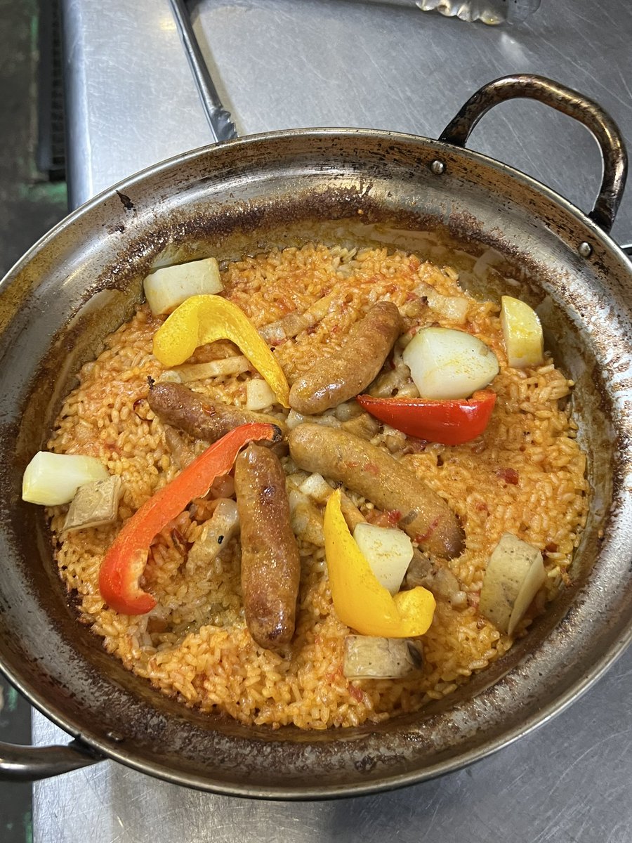 69ganmo's tweet photo. 今日の賄い
「パエリア」

生米から作るのはしんどい…けど
たまにならいいかな
美味しく炊けました♪

＃賄い ＃パエリア https://t.co/qsHOCvSWqs