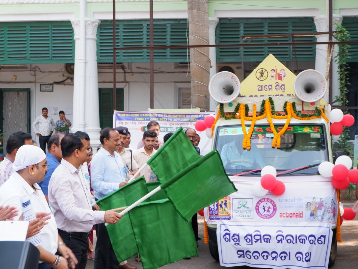 WCDOdisha's tweet photo. Mobilizing Communities: Inauguration of the campaign by the Collector mobilizes communities in #Dhenkanal district to take a stand against #ChildLabour, #ChildMarriage, and #ChildAbuse. #MobilizeForChange #CommunitySupport
@MinistryWCD @districtadmndkl @Shubha_Sarma @UNICEFIndia https://t.co/4xkzbyGQVr