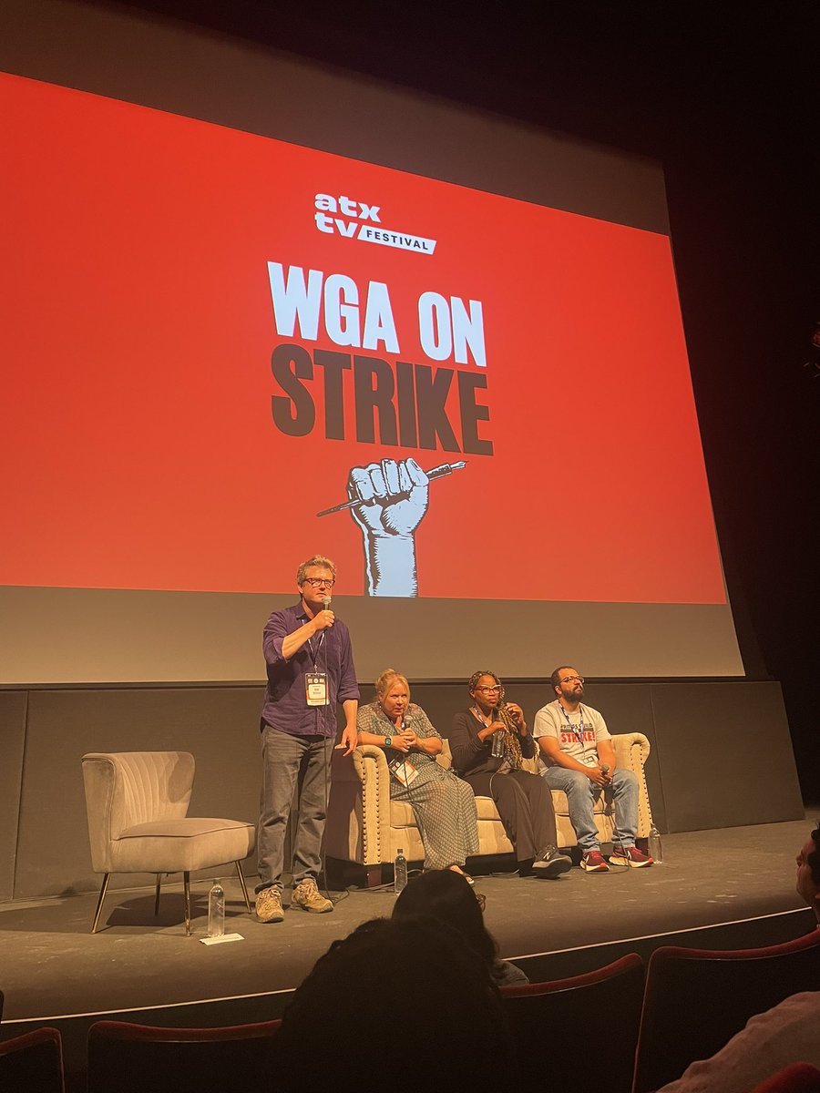 Fantastic WGA on Strike Panel at @ATXFestival with Beau Willimon, @julieplec, @zoanneclack, @garyJackson! The panelists did a great job informing fans on the issues and what power they have as consumers, and firing up and inspiring fellow writers. #WGAStrong #WGAStrike #ATXTVs12