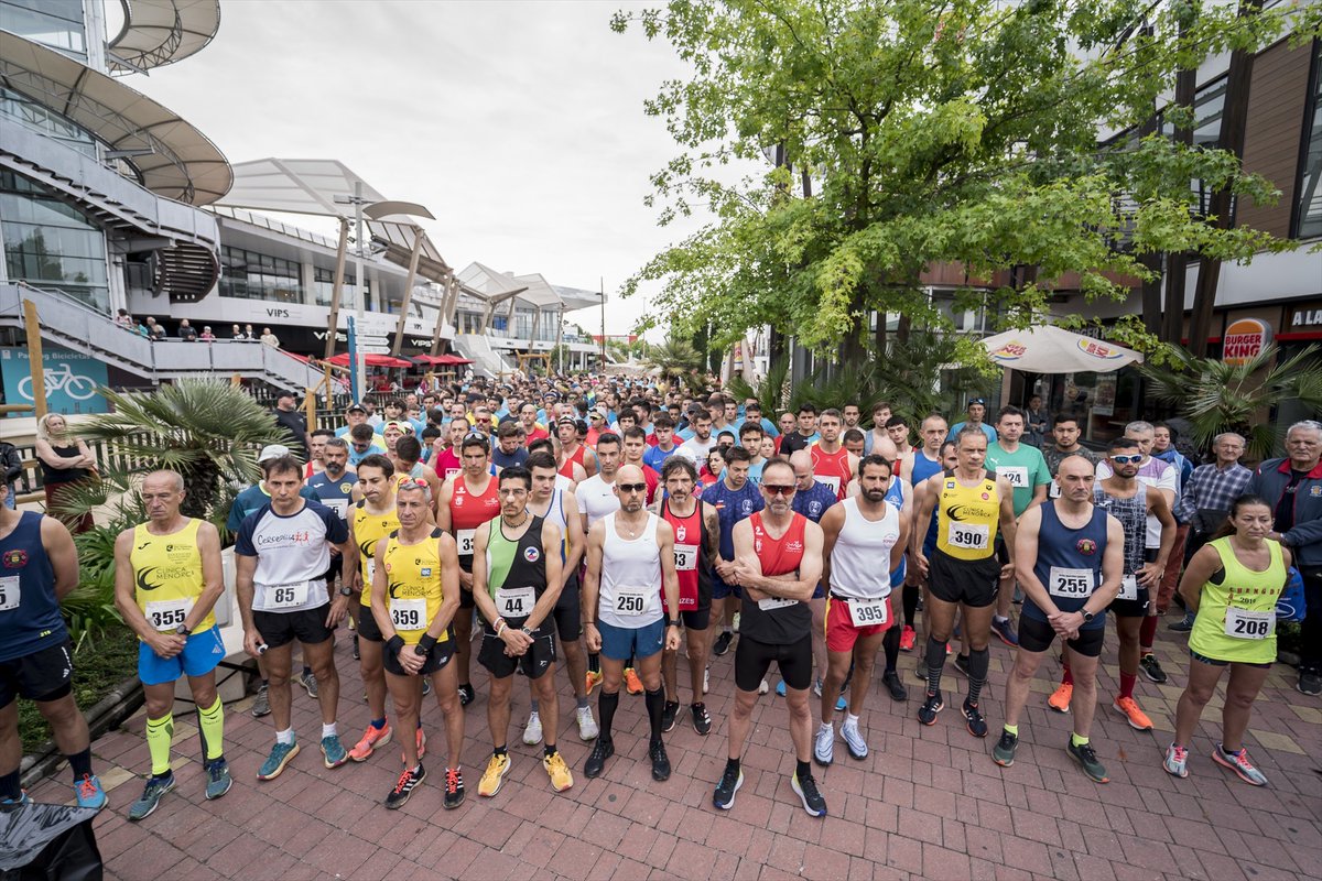 📷 Los Bomberos de Alcorcón (Madrid) celebran la 32ª edición de se carrera Memorial, en recuerdo de tres compañeros fallecidos en acto de servicio. La cita ha contado con unos 400 participantes que han recorrido los 7,5 kilómetros de recorrido, con un fin benéfico