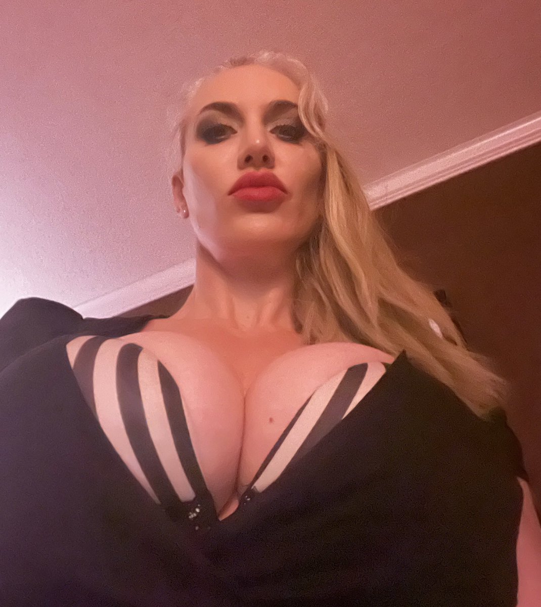 Cleavage Slave on Twitter: "#Weekend #Worship🙏 The Church of Big Boobs