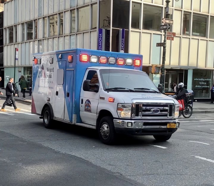 ESV911's tweet photo. I have 911 flowers on You Tube can you help me make it to 999
Short of Mount Sinai and New York Presbyterian EMS Ambulances responding #ambula... https://t.co/viiMfU3MrZ via @YouTube https://t.co/Y53Wwqy9bM