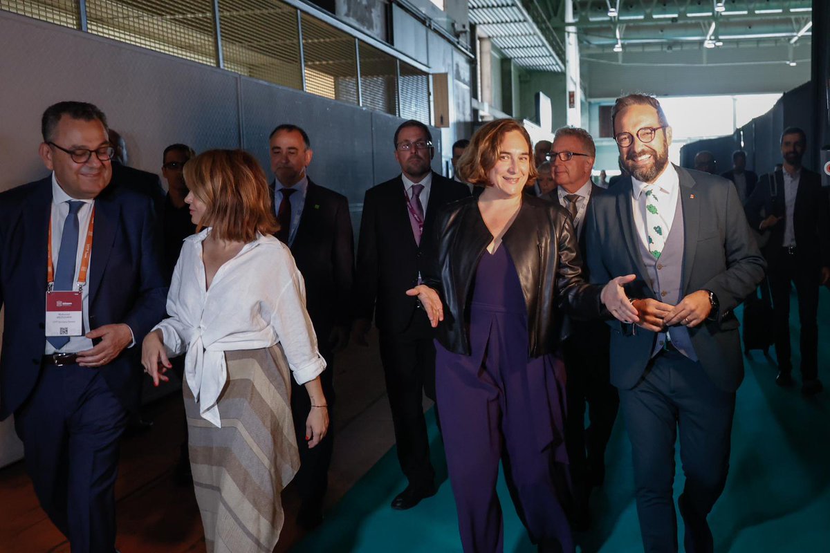 TMB_Barcelona's tweet photo. 🆕 Inaugurem el Global Public Transport Summit, el congrés de #transportpublic més important del món
@uitpsummit.

🚇🚍🚉  Del 4 al 7 el #transportpúblic serà el protagonista com a element imprescindible per assolir un model de mobilitat #sostenible. #UITP2023 https://t.co/G4aduzrWg3
