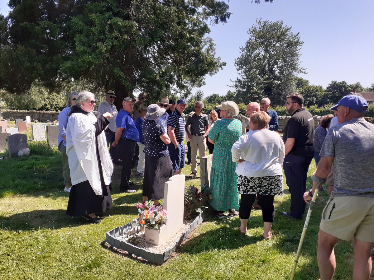 SandraEoHoWest's tweet image. A great get together for @CWGC West 2 #EOHO volunteers at St Martin's Church, Hereford. Even the vicar joined our special talk by SAS veteran Joe who talked about the men he served alongside who now lie buried in the churchyard