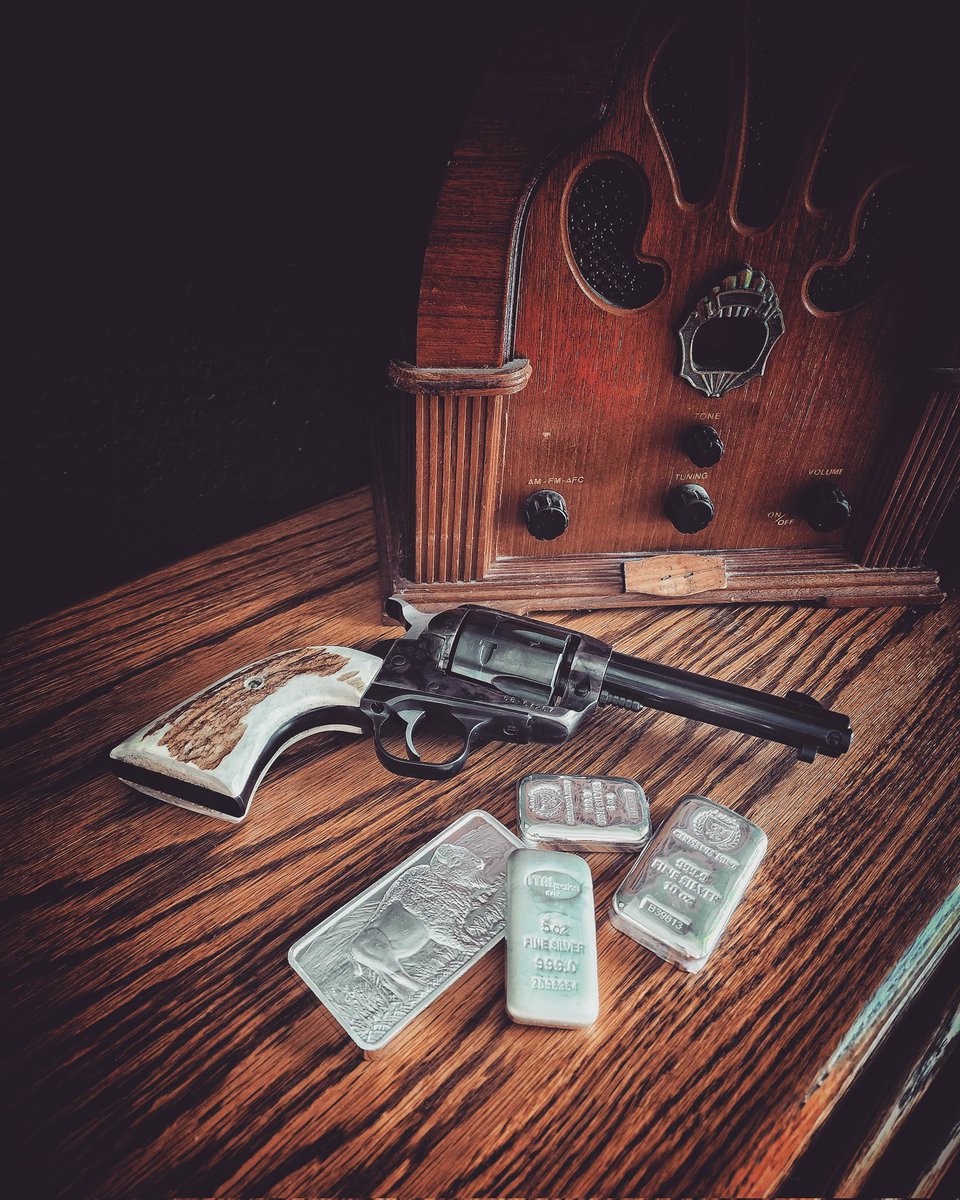 gunsnwatches's tweet image. Stack precious metals! 😊

#stackingsilver #silverstacker #silverstacking #ruger #rugervaquero #45colt #elkhorngrips #brownellsinc #brownells #brownellsinc #brand_hashtag #revolver #wheelgun #preciousmetals #oldschool #oldschoolcool