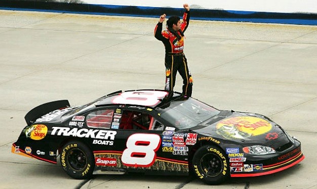 Martin Truex Jr won the 2005 MBNA RacePoints 200 at Dover 18 years ago today. 🏁 

#MTJ won back-to-back Busch (@NASCAR_Xfinity) series championships in 2004 and 2005.

#Chance2Motorsports 🏁