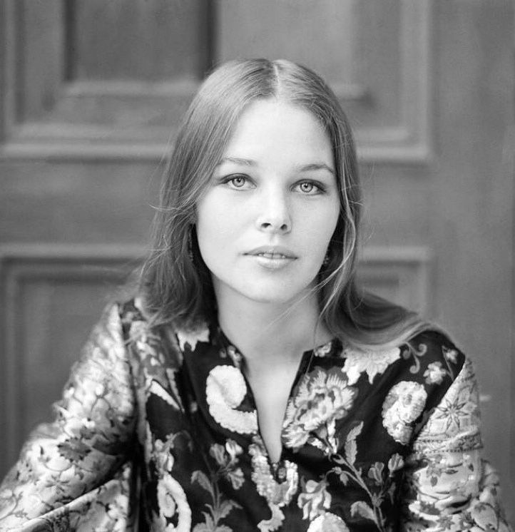 Wishing a very happy birthday to Michelle Phillips of The Mamas And The Papas 