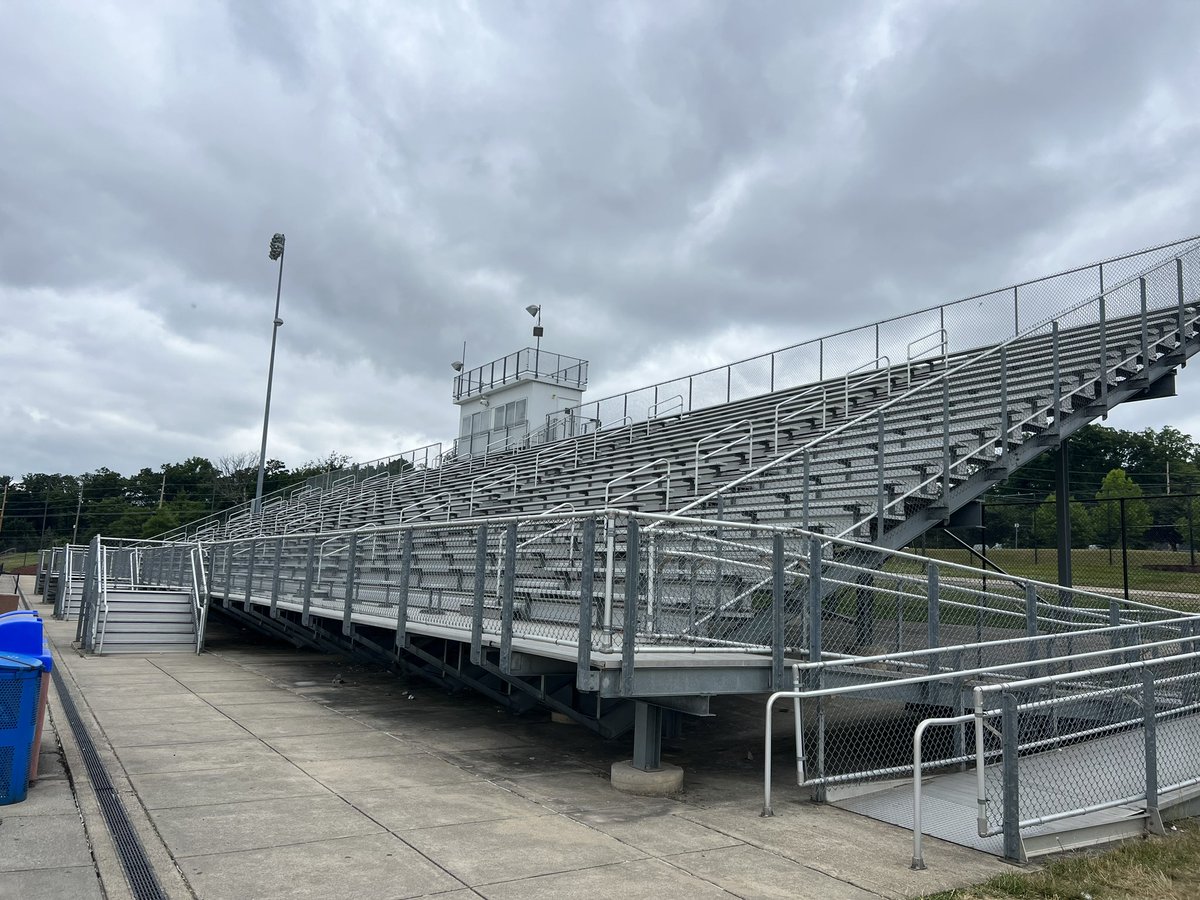 And all the sponsor banners are down!! Thanks to our sponsorships chair, Mr. Rich Liu. Have a great summer, Coyotes! See you all back in the canyon in the fall! Go Coyotes💙🐺@CHSCoyotes @Cburgboosters @Cburg_Coyotes