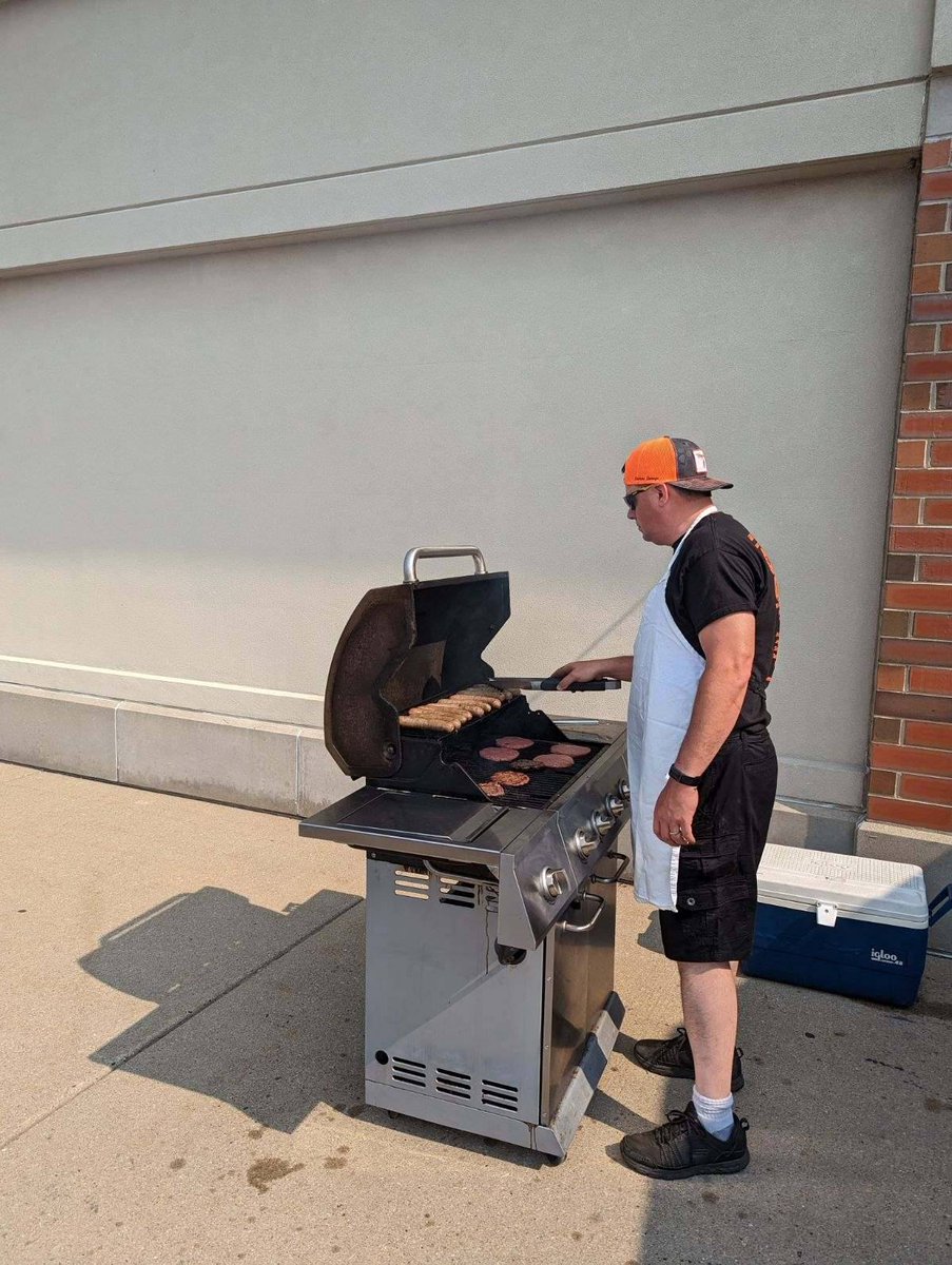 HUHS_Robotics's tweet image. Stop on out at Fox Brothers Piggly Wiggly and support HUHS Robotics Team fundraiser! We will be out here from 8:30 till 2pm!