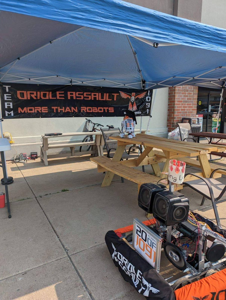 HUHS_Robotics's tweet image. Stop on out at Fox Brothers Piggly Wiggly and support HUHS Robotics Team fundraiser! We will be out here from 8:30 till 2pm!